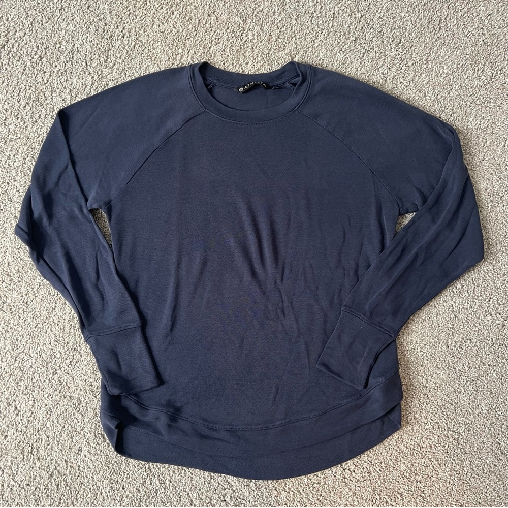 Athleta navy blue size small long sleeve top excellent condition